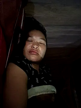 Snapshot of chipu06 chatting on 10-29-25, 10:44 chipu06 online show from 10-29-25, 10:44