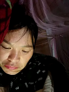 Snapshot of chipu06 chatting on 12-14-25, 11:20 chipu06 online show from 12-14-25, 11:20