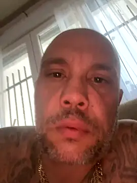 Snapshot of gitanoMad chatting on 12-17-25, 10:32 gitanoMad online show from 12-17-25, 10:32