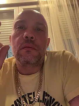 Snapshot of gitanoMad chatting on 02-05-26, 01:21 gitanoMad online show from 02-05-26, 01:21