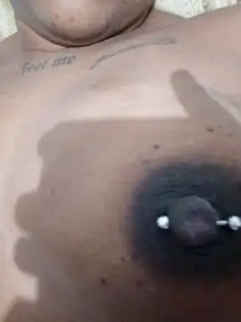 Snapshot of Jennyy31 chatting on 12-19-25, 01:23 Jennyy31 online show from 12-19-25, 01:23