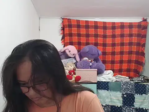 Snapshot of Kinkybela2025 chatting on 10-28-25, 02:20 Kinkybela2025 online show from 10-28-25, 02:20