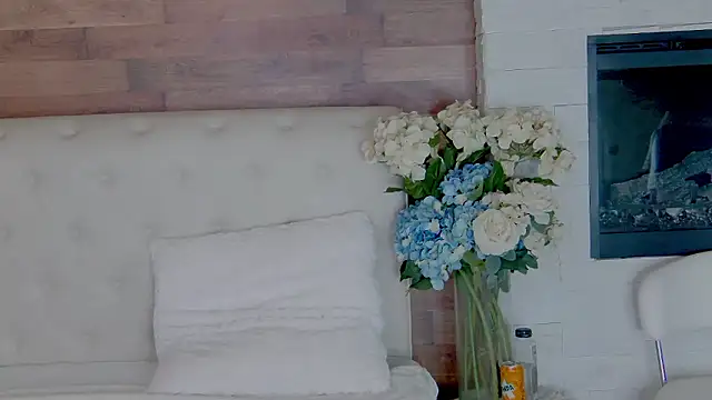 Snapshot of KendraNoir chatting on 01-12-26, 06:51 KendraNoir online show from 01-12-26, 06:51