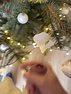 Snapshot of iCum_uCum chatting on 12-16-25, 12:43 iCum uCum online show from 12-16-25, 12:43