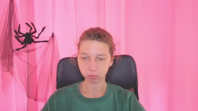 CuteEllii online show from 10-30-25, 11:00