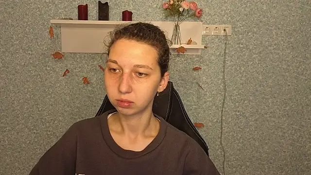 CuteEllii online show from 11-28-25, 05:10