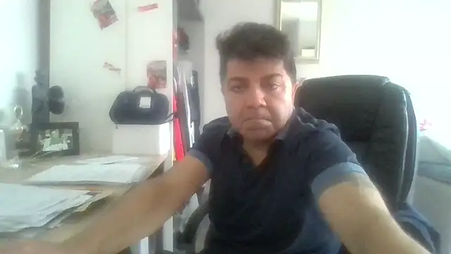 Snapshot of aufstieg95 chatting on 10-14-25, 12:28 aufstieg95 online show from 10-14-25, 12:28