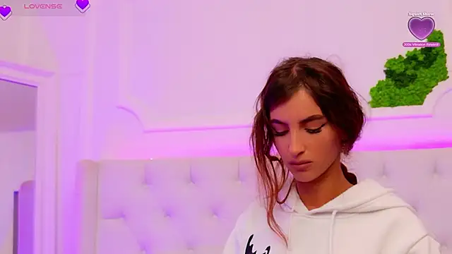 ElisaCharm online show from 04-15-26, 03:57