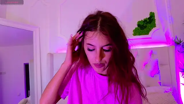 Snapshot of ElisaCharm chatting on 07-07-26, 04:04 ElisaCharm online show from 07-07-26, 04:04