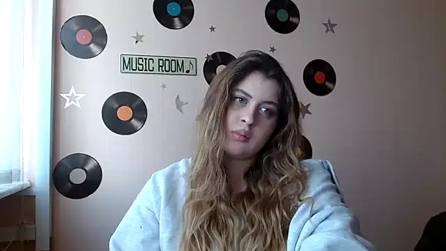 Snapshot of Amber__Glow chatting on 10-27-25, 12:53 Amber  Glow online show from 10-27-25, 12:53