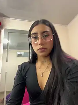 Snapshot of Violeet-Smith chatting on 10-22-25, 08:41 Violeet-Smith online show from 10-22-25, 08:41