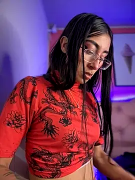 Snapshot of Violeet-Smith chatting on 10-23-25, 01:32 Violeet-Smith online show from 10-23-25, 01:32