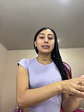 Snapshot of Violeet-Smith chatting on 10-30-25, 02:07 Violeet-Smith online show from 10-30-25, 02:07