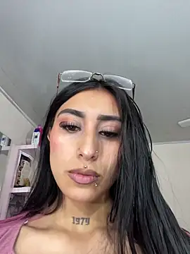 Snapshot of Violeet-Smith chatting on 11-13-25, 09:14 Violeet-Smith online show from 11-13-25, 09:14