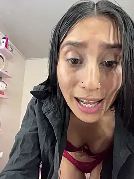 Snapshot of Violeet-Smith chatting on 11-14-25, 08:29 Violeet-Smith online show from 11-14-25, 08:29