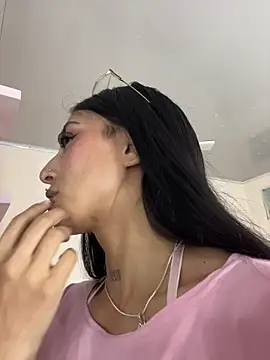 Snapshot of Violeet-Smith chatting on 11-15-25, 10:04 Violeet-Smith online show from 11-15-25, 10:04