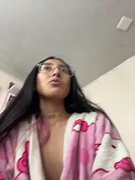 Snapshot of Violeet-Smith chatting on 11-16-25, 10:48 Violeet-Smith online show from 11-16-25, 10:48