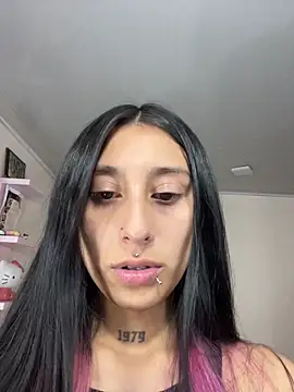 Snapshot of Violeet-Smith chatting on 11-18-25, 11:15 Violeet-Smith online show from 11-18-25, 11:15