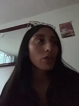 Snapshot of Violeet-Smith chatting on 11-21-25, 09:02 Violeet-Smith online show from 11-21-25, 09:02