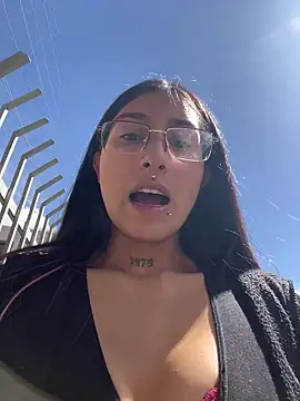 Snapshot of Violeet-Smith chatting on 11-27-25, 03:03 Violeet-Smith online show from 11-27-25, 03:03