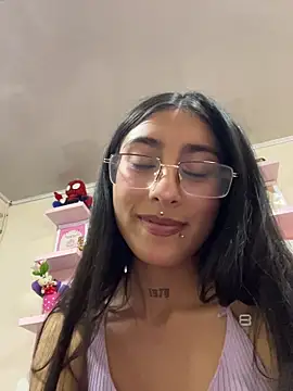 Snapshot of Violeet-Smith chatting on 11-28-25, 11:07 Violeet-Smith online show from 11-28-25, 11:07