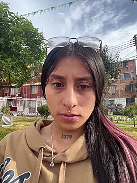 Snapshot of Violeet-Smith chatting on 12-02-25, 12:54 Violeet-Smith online show from 12-02-25, 12:54