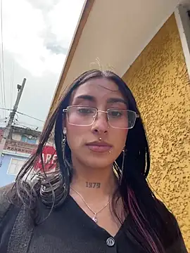 Snapshot of Violeet-Smith chatting on 12-04-25, 07:44 Violeet-Smith online show from 12-04-25, 07:44