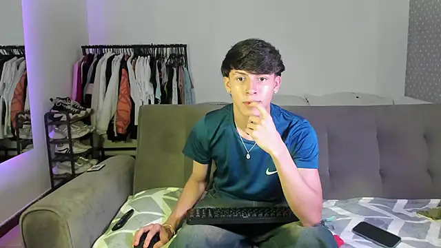 Snapshot of Will_starr chatting on 02-17-26, 02:08 Will starr online show from 02-17-26, 02:08