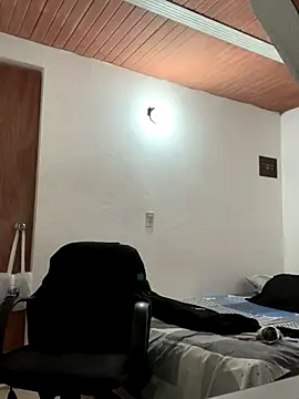 Snapshot of caiiobahia chatting on 10-21-25, 03:02 caiiobahia online show from 10-21-25, 03:02