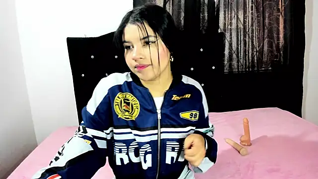 Sara Moon 18 online show from 10-21-25, 08:20
