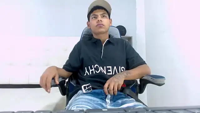 Yordi Alpha online show from 10-24-25, 07:43