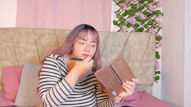 Karina Wong online show from 11-23-25, 08:52