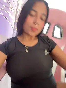 Snapshot of aly_nicols chatting on 10-23-25, 12:04 aly nicols online show from 10-23-25, 12:04