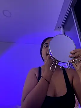 Snapshot of aly_nicols chatting on 11-20-25, 05:29 aly nicols online show from 11-20-25, 05:29