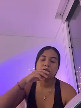 Snapshot of aly_nicols chatting on 11-30-25, 01:31 aly nicols online show from 11-30-25, 01:31