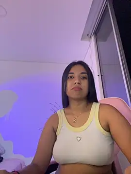 Snapshot of aly_nicols chatting on 12-03-25, 06:21 aly nicols online show from 12-03-25, 06:21