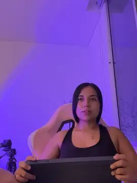 Snapshot of aly_nicols chatting on 12-20-25, 06:20 aly nicols online show from 12-20-25, 06:20