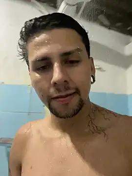 Snapshot of Leandroszsz chatting on 01-13-26, 03:23 Leandroszsz online show from 01-13-26, 03:23