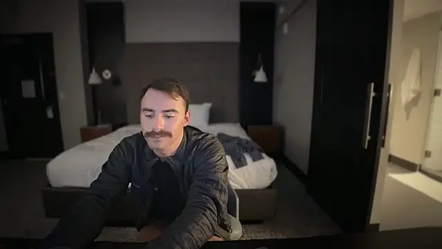 Snapshot of bobbyatx chatting on 11-11-25, 07:30 bobbyatx online show from 11-11-25, 07:30