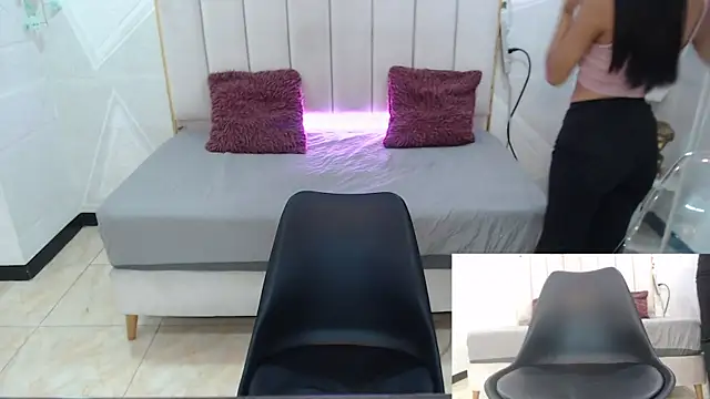 Snapshot of Sidney_Brownn chatting on 10-26-25, 10:15 Sidney Brownn online show from 10-26-25, 10:15