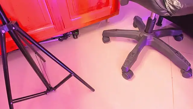 kittymonroe1 online show from 04-13-26, 04:01