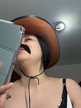 Selena Roa online show from 10-31-25, 02:56