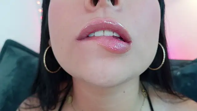 mia roux1 online show from 04-11-26, 08:13