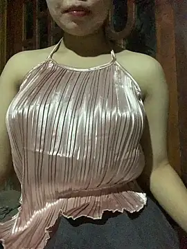 Snapshot of Miuu-Miuu chatting on 10-30-25, 02:40 Miuu-Miuu online show from 10-30-25, 02:40