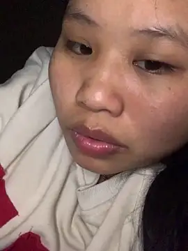 Snapshot of Miuu-Miuu chatting on 11-24-25, 03:12 Miuu-Miuu online show from 11-24-25, 03:12