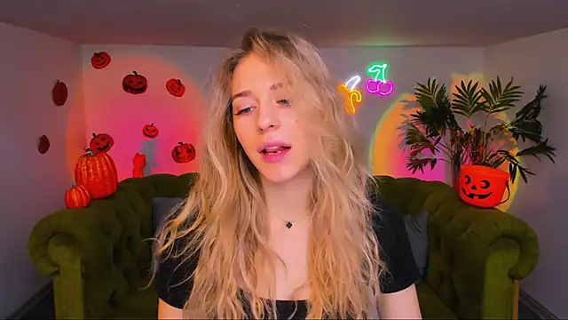 sassy cutie online show from 11-05-25, 06:24