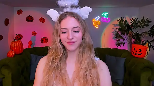 sassy cutie online show from 11-06-25, 08:43