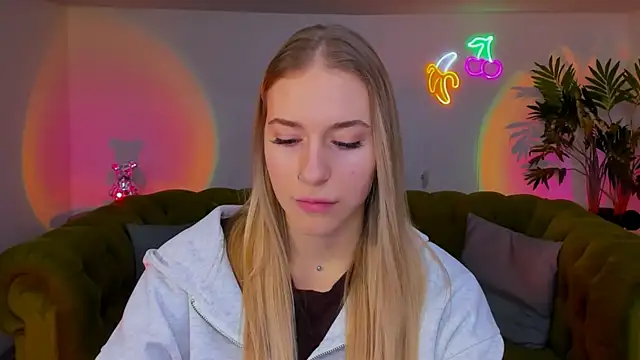 sassy cutie online show from 11-25-25, 01:22