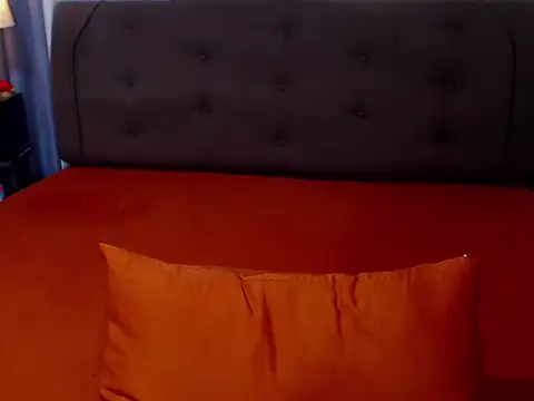 Snapshot of amalia92 chatting on 12-17-25, 09:04 amalia92 online show from 12-17-25, 09:04