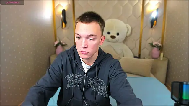 Derek Banville online show from 10-30-25, 12:17